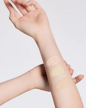 Cargar imagen en el visor de la galería, Satin Wear Healthy-Green Cushion - UNLEASHIA - 3 Tonos