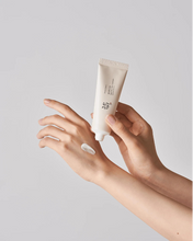 Cargar imagen en el visor de la galería, Relief Sun Rice + Probiotics SPF50+ PA++++  Protector Solar
