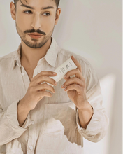 Cargar imagen en el visor de la galería, Matte Sun Stick: Mugwort + Camelia SPF50 PA++++ Protector solar
