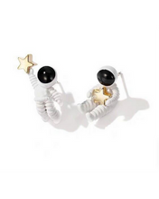 Cargar imagen en el visor de la galería, Aretes Austronauta
