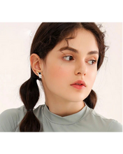 Cargar imagen en el visor de la galería, Aretes Austronauta
